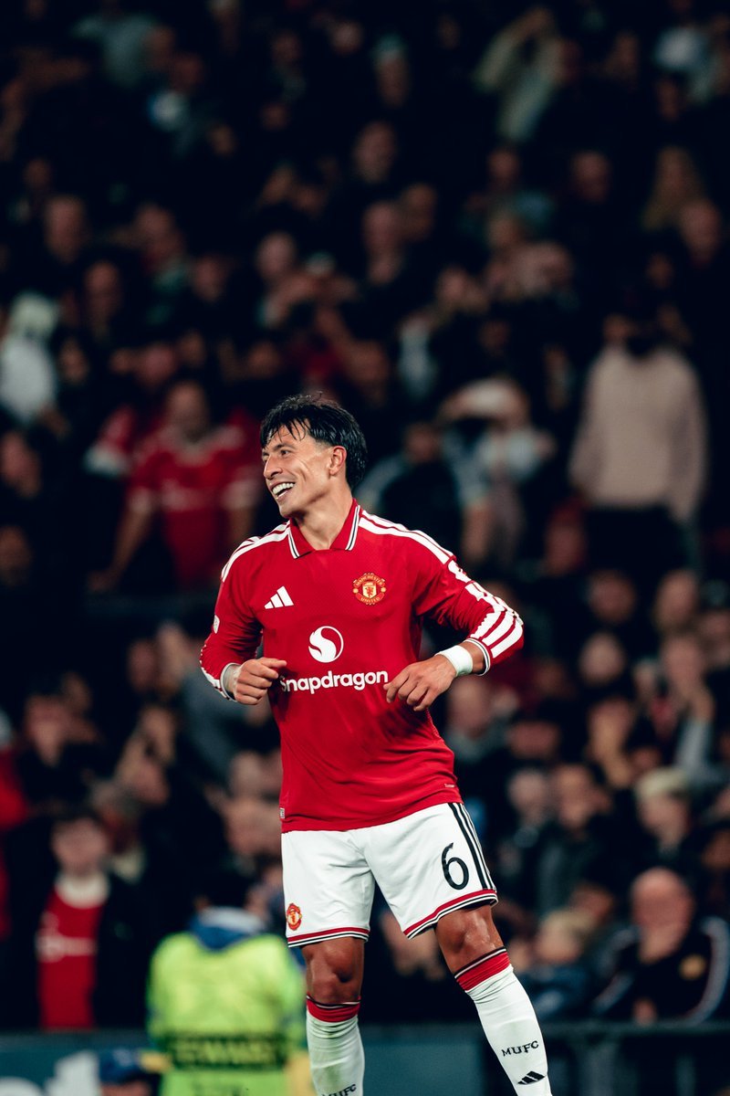 UTDcastellano's tweet photo. Pisó fuerte el Manchester United en su debut en UEFA Champions League. El domingo se viene el derby en Old Trafford. #GoUnited! https://t.co/ZZJJgl2iKh