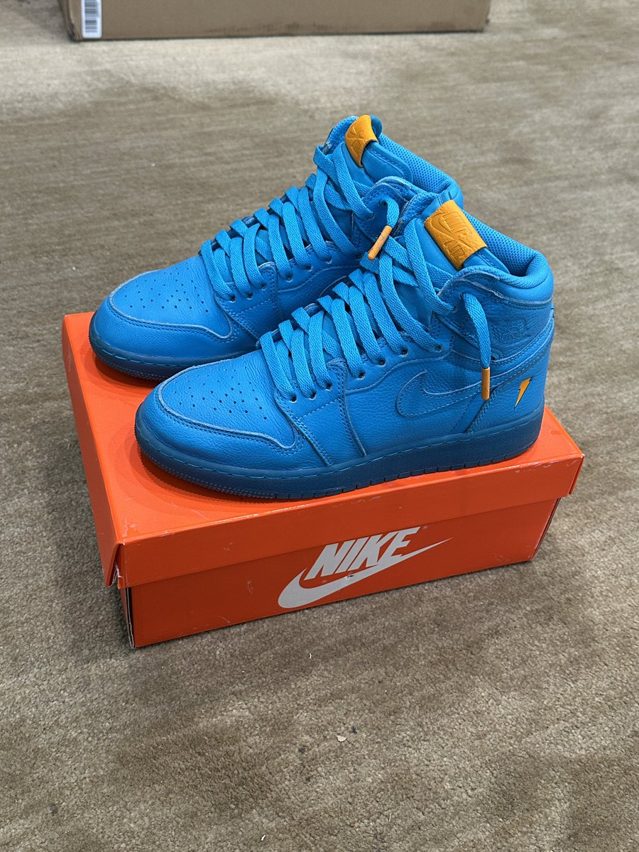 SNKRVisionista's tweet photo. Another 1.  Jordan 1 Gatorade Blue Lagoon. Now my set is complete 🔥🔥🔥

#jordan1 #jordan1gatoradebluelagoon #sneakerenthusiast #sneakerheadlife #sneakervisionista https://t.co/DFRAW30fBt