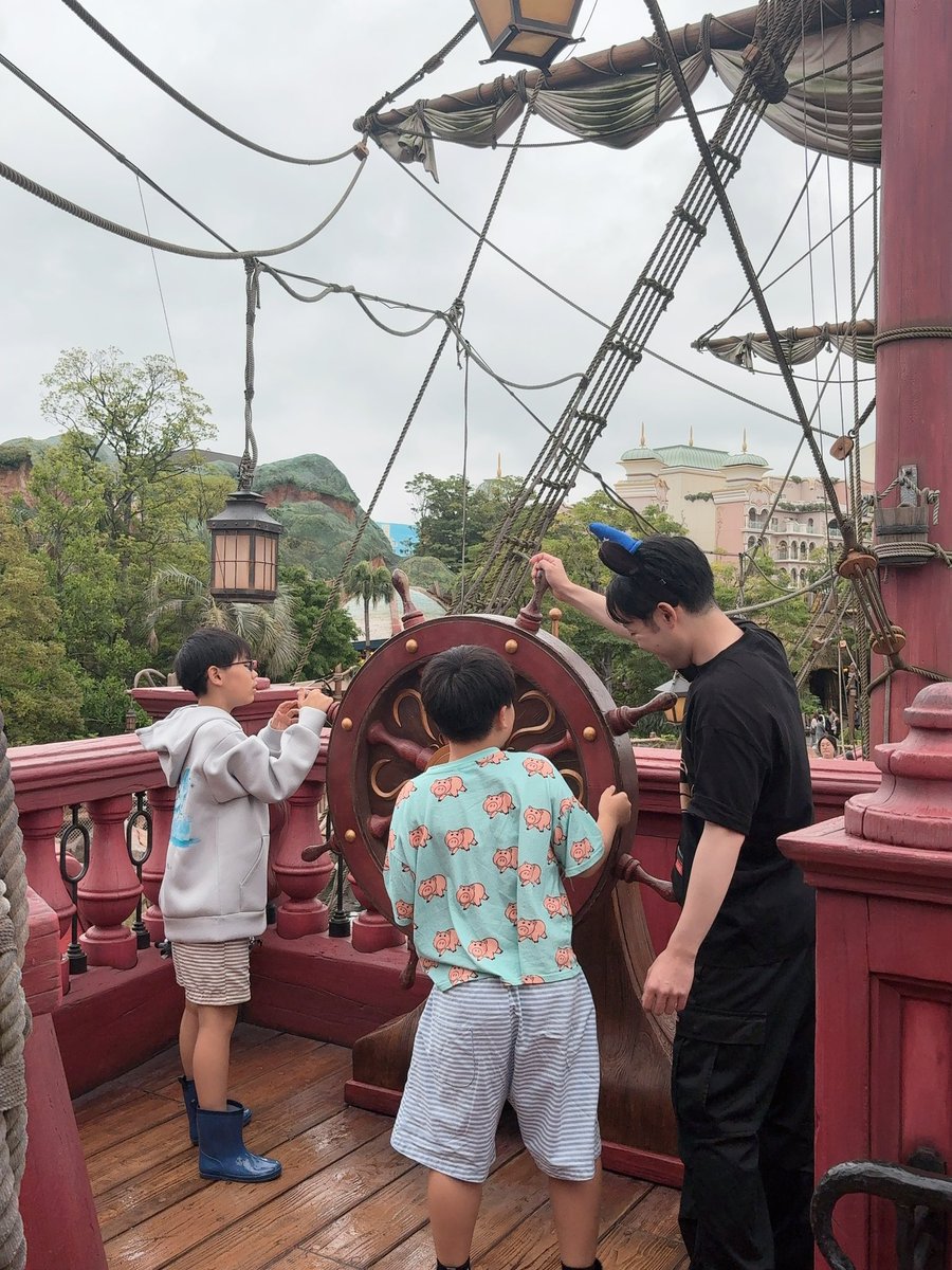 kototototototoe's tweet photo. るきなと子供たちとディズニーシーに行ってきた🌊
混んでたけど楽しめた〜☺️ https://t.co/B5ibhxmiyG
