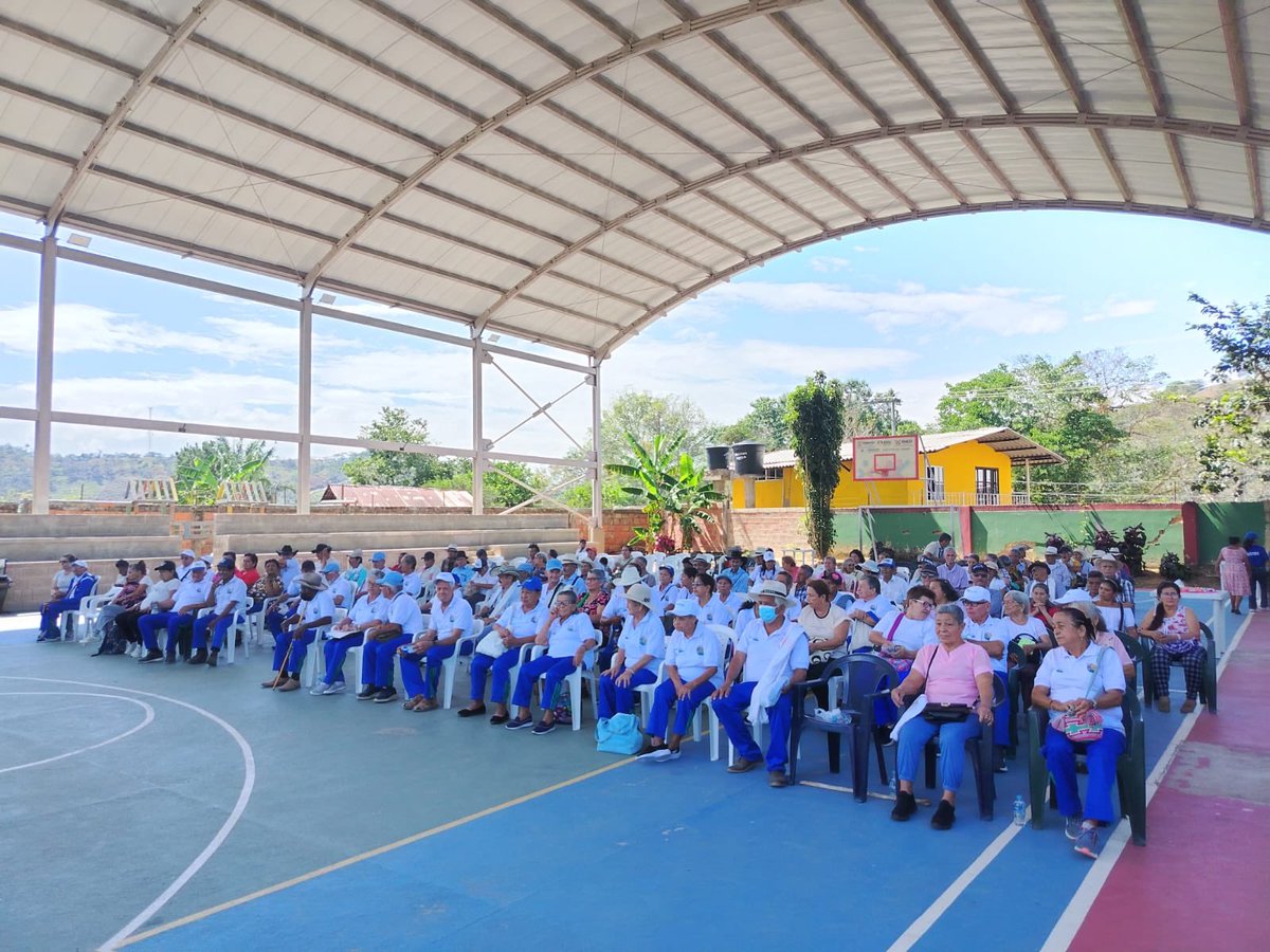 SocialCundi's tweet photo. En #QuebradaNegra, más de 150 personas mayores participaron en la Ruta de Atención para la Autorrealización y la Independencia.
A través de “Dese cuenta, dese tiempo, dese amor”, promovimos espacios para el empoderamiento, la autonomía y el reconocimiento de sus derechos. https://t.co/DmAPVzfILb