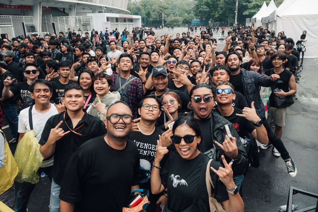 TheOfficialA7X's tweet photo. 1 month 🫶 We can't wait to see you all again in Jakarta. 

📷: Hafiyyan Faza, Geri Laksamana, A7X Bandung https://t.co/LvVFwor15i