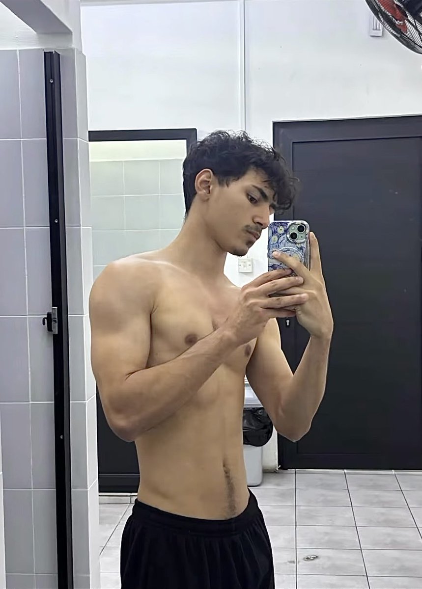 aceroblanco2000's tweet photo. Quién me saca la lechita?🔥
Rt si te gustaría ducharte conmigo😏 https://t.co/fH1pI3iXl1