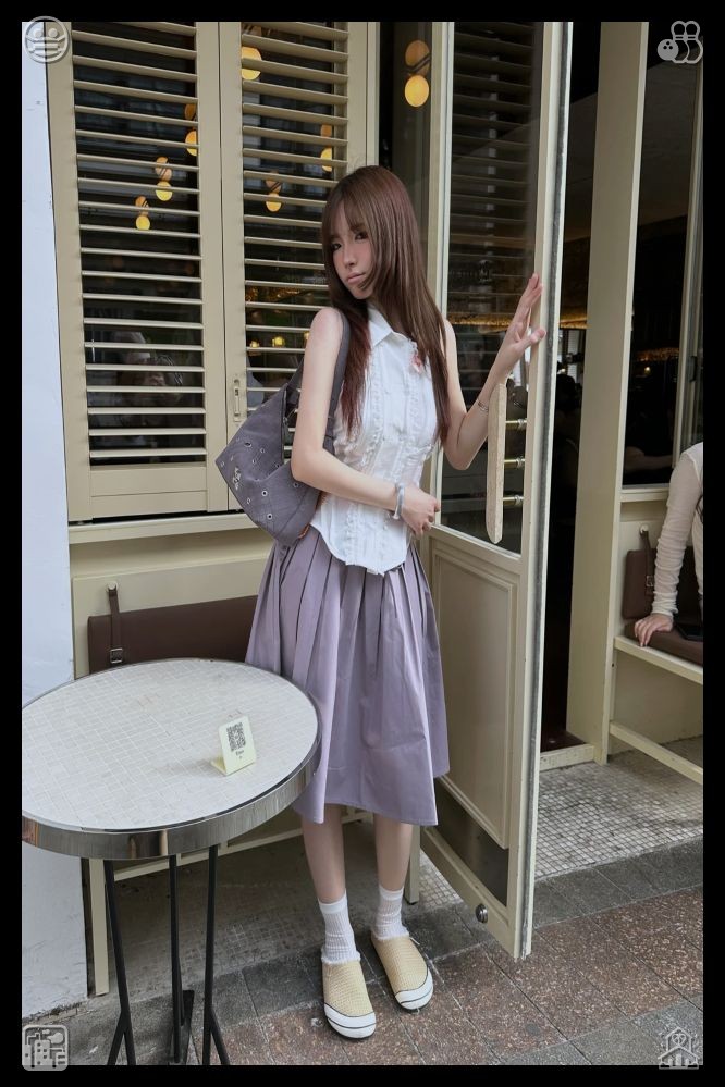yyukari0920's tweet photo. 🕷Pineapple and banana fruit juiceThe next day, Lila chose a more elegant fall look—navy wool blazer, a cream turtleneck, and gray wool trousers. She paired it with black ankle boots and a navy scarf, looking polished and sophisticated. https://t.co/Qpgv3mNiRp