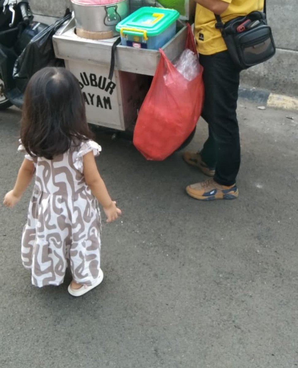 tjapplient's tweet photo. @saashaakim lah sama sha aku sm adek kandungku beda 20 th, hari lahir kita selisih 3 hari malah wkwkw https://t.co/ccBbKWMhKN