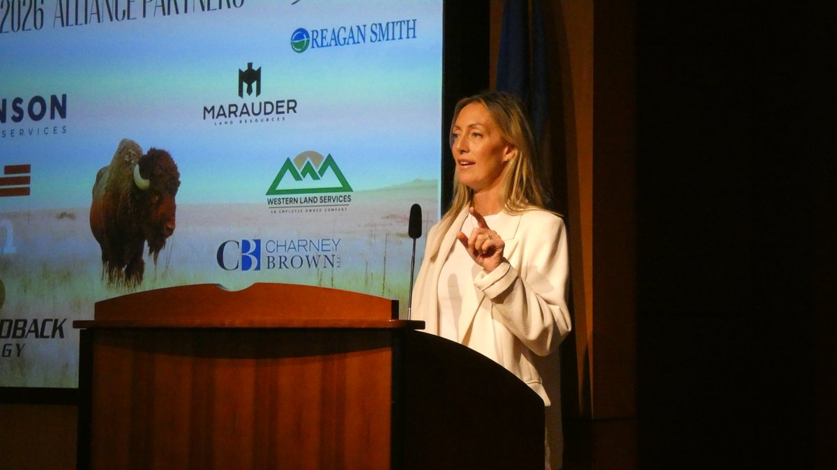 OCAPL's tweet photo. We'd like to thank everybody who came out to the OCAPL President's night! OCAPL President Dianna Ray led us through a successful by-laws vote, and we were honored to hear from AAPL President Julie Woodard, who shared her thoughts on the emerging energy crisis. https://t.co/UYCeyeypxP