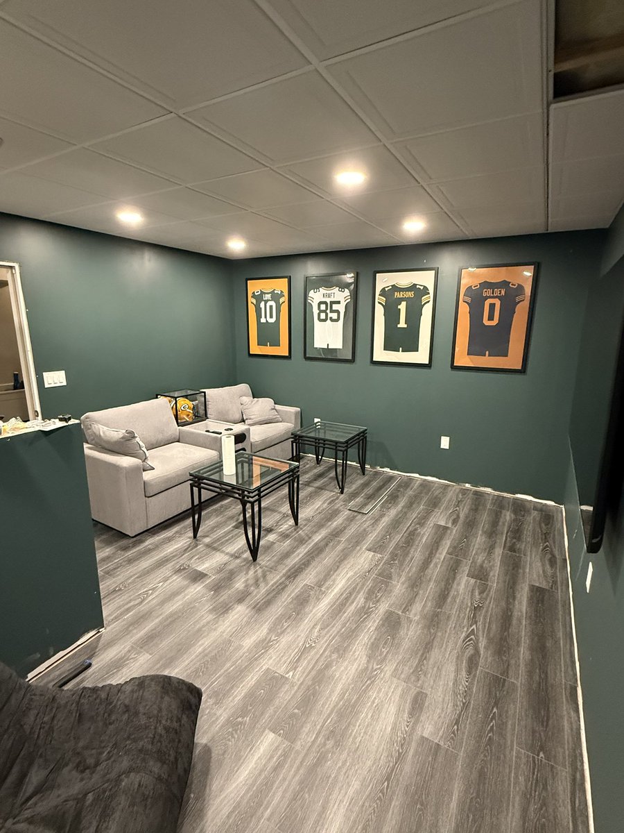 TitletownReign's tweet photo. Man cave update #3: we have floor and ceiling (besides 3 tiles) all that’s left is trim, tv surround, bar cabinets and counter tops but we’re ready enough for Sunday https://t.co/7h5LnvyoGh