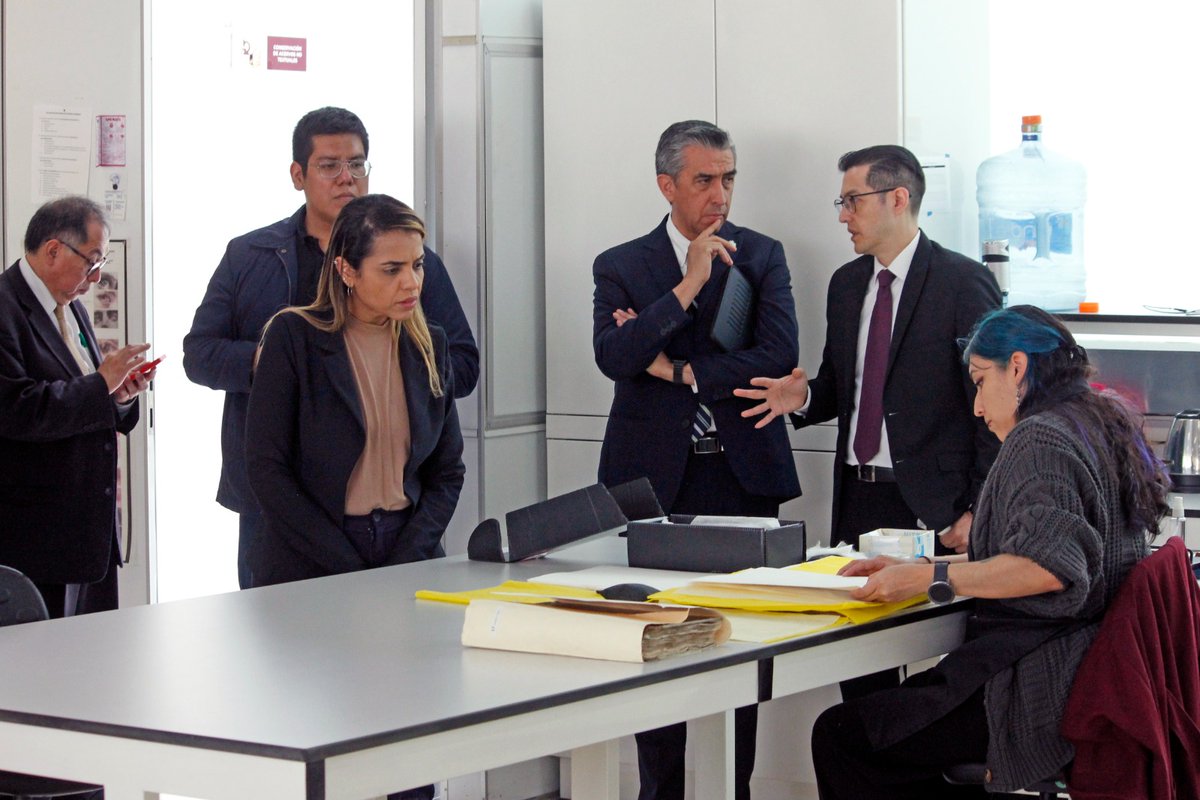 AGNMex's tweet photo. Hoy vivimos una jornada de cooperación archivística internacional. Recibimos a la directora del @ArquivoXBrasil, Dra. Mônica Lima e Souza, y a especialistas de la @UNAM_MX, la @IIBUNAM y el @culturagob. Sin duda, la retroalimentación interinstitucional nos fortalece. 🗂️🌎 https://t.co/UnD6E6WYKf