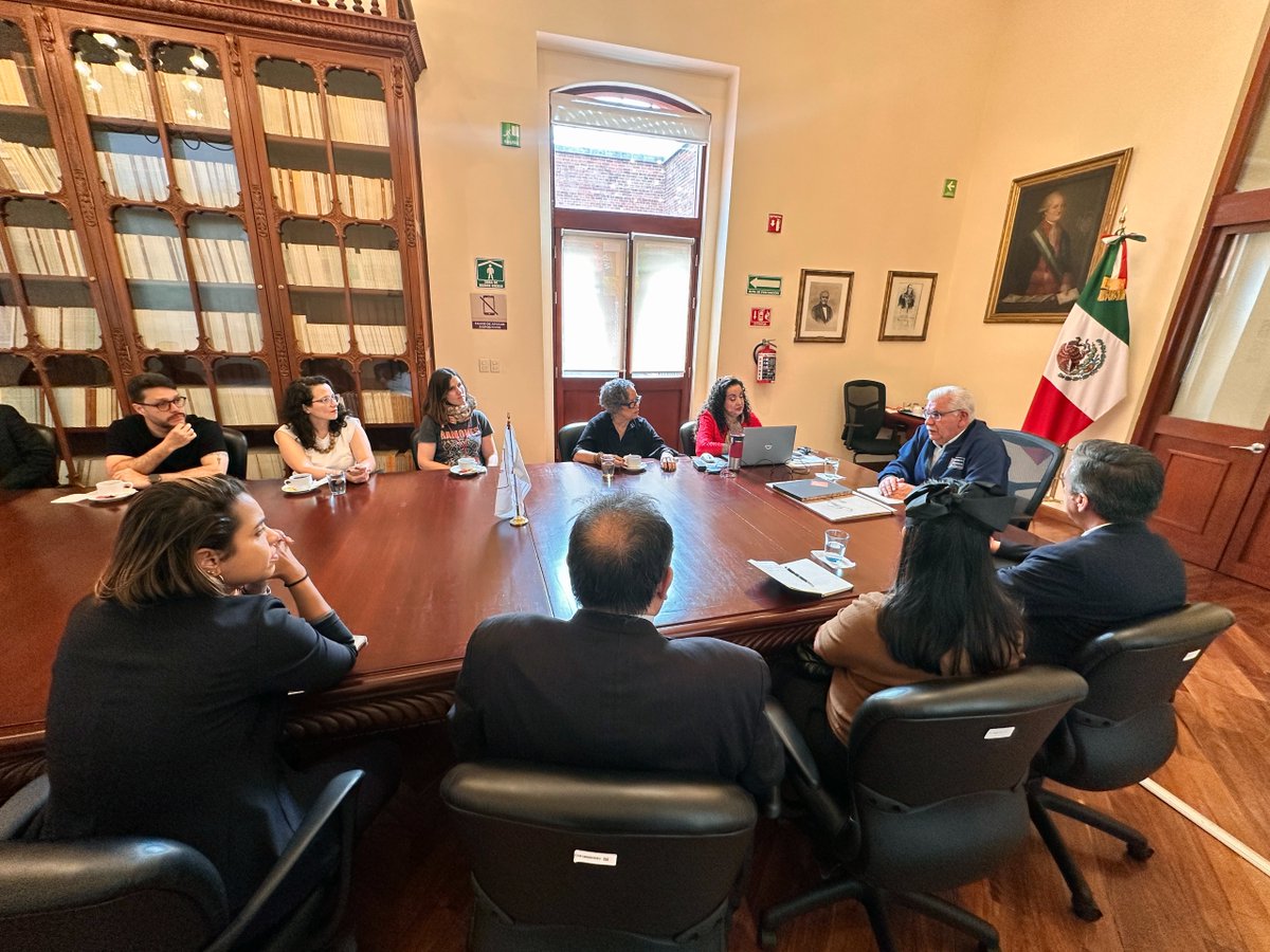 AGNMex's tweet photo. Hoy vivimos una jornada de cooperación archivística internacional. Recibimos a la directora del @ArquivoXBrasil, Dra. Mônica Lima e Souza, y a especialistas de la @UNAM_MX, la @IIBUNAM y el @culturagob. Sin duda, la retroalimentación interinstitucional nos fortalece. 🗂️🌎 https://t.co/UnD6E6WYKf