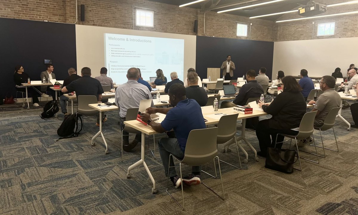 VeneethI's tweet photo. Proactive coordination is one of the best investments we can make in getting communities connected, and our team has been proving that across Louisiana.

More than 150 events, nearly 600 agency contacts engaged, and federal environmental approvals down to just six days on average.

Louisiana is moving! Read more: https://t.co/CFwyNBUm50