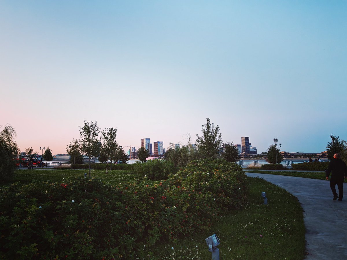 GuzelKham's tweet photo. Aren't #GreenCities much more beautiful, places full of plants where different kinds of birds can settle in and enchant us with their beautiful voices?

#SaveSoil #ConsciousPlanet #NatureBeauty https://t.co/9LtRLgZhnL