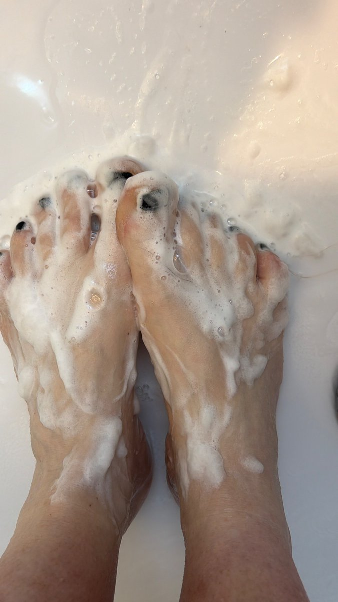 Strongholdsoles's tweet photo. Who wants to pay for my pedicure… I’m waiting #daddy #paypig #feetfetısh #feetworshi̇p https://t.co/KLIcbJn0hy