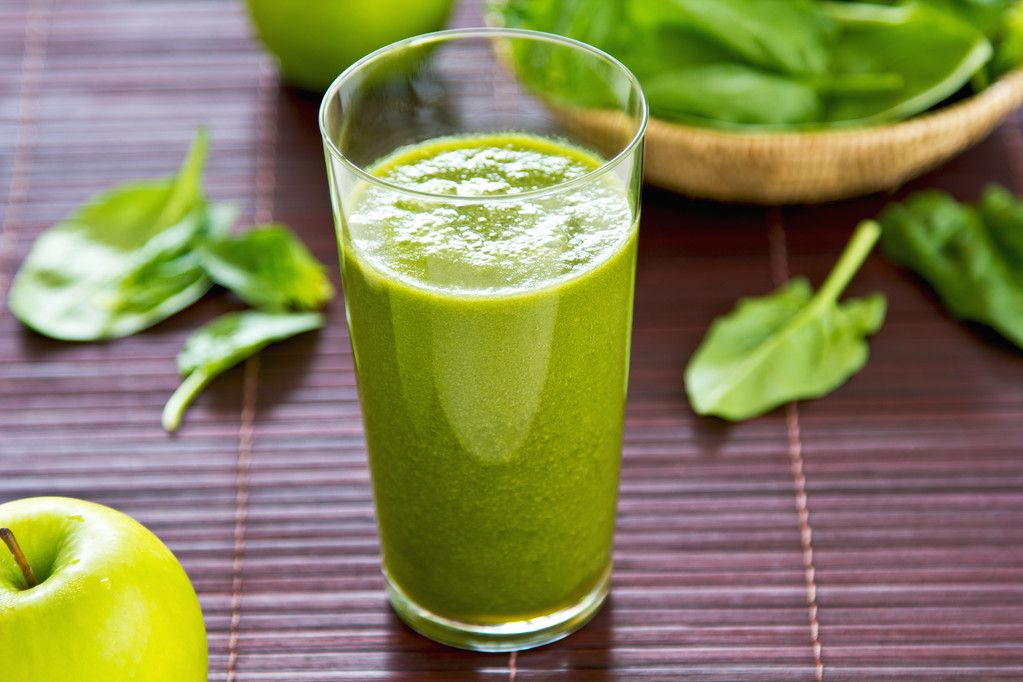 HangEngemann's tweet photo. Hoy preparamos un licuado de plátano y espinaca, sano y delicioso! Solo necesitas plátano, espinaca, leche y un toque de miel, listo en 5 minutos. https://t.co/4S2CFkKPxw