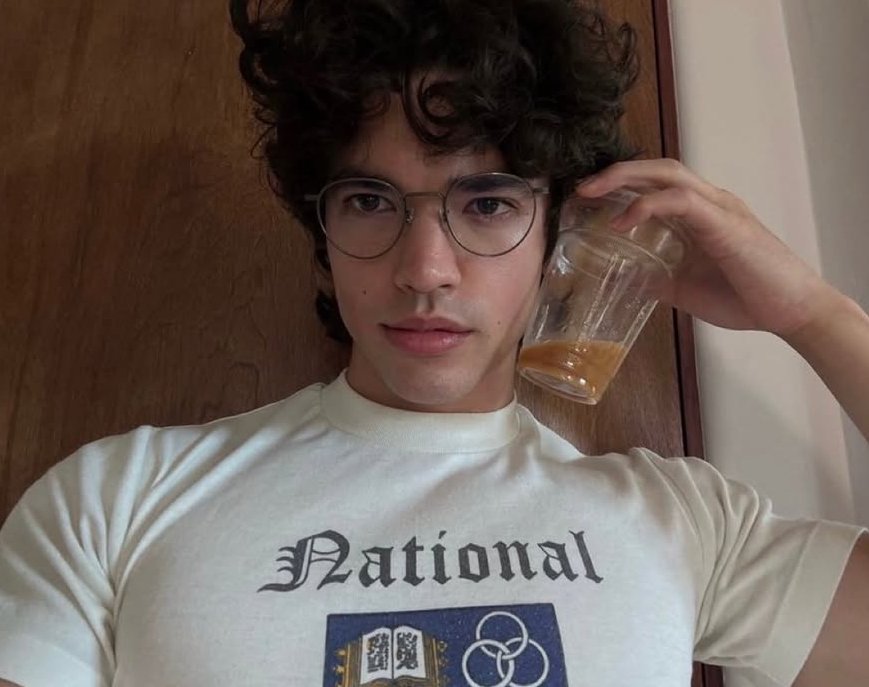 froggy290808's tweet photo. The twink shortage is getting out of hand. Our favourites aren’t twinkling anymore 💔 This is a fucking crisis. https://t.co/xX8vFlrrrC