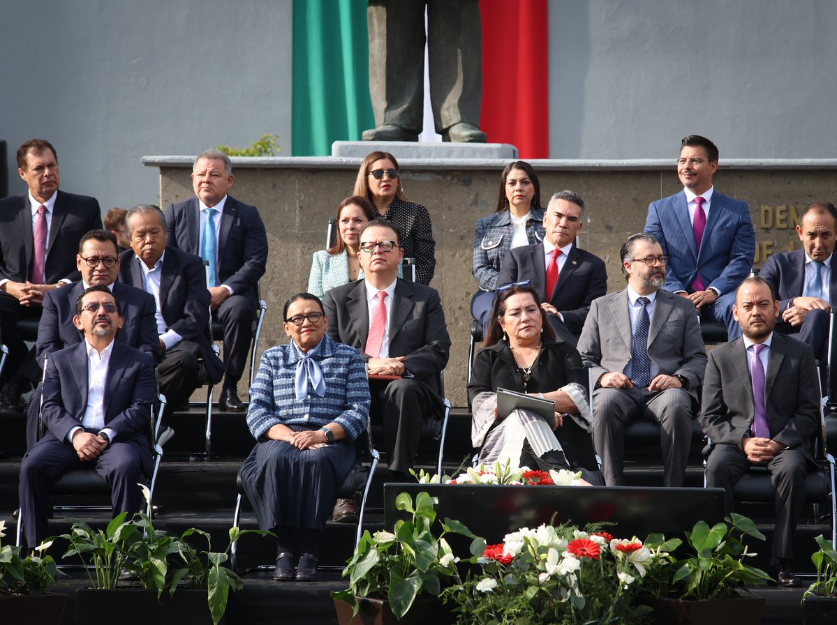 rosaicela_'s tweet photo. En representación de la Presidenta @Claudiashein asistimos a la ceremonia de arranque del Proceso Electoral Federal 2026-2027 en el @INEMexico, encabezada por la consejera presidenta, Guadalupe Taddei. El respeto a la autonomía de las autoridades electorales garantiza comicios libres y pacíficos que cuenten con la confianza del pueblo de #México. 🇲🇽 🗳️ @Presidencia_INE @gbatizg @Luis_diazdeleon