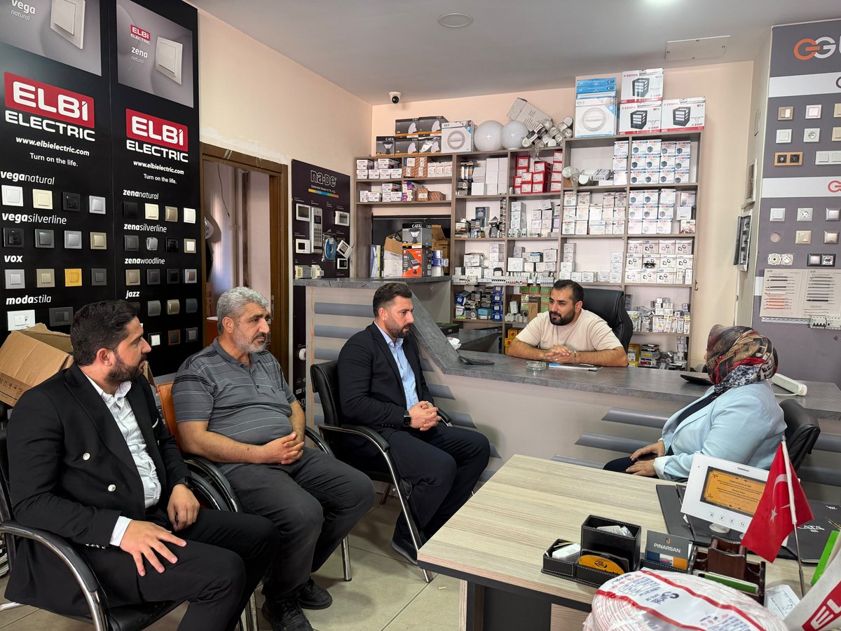 NevruzDoan2's tweet photo. HAY-PA ELEKTRİK sahibi Batuhan Diri ve kıymetli eşi Yasemin Hanım’ı iş yerinde ziyaret ederek hayırlı işler dileğinde bulunduk
Güler yüzleri ve samimi sohbetleriyle bizleri ağırlayan kıymetli hemşehrilerimize teşekkür ediyor emeklerinin bereketli,işlerinin daim olmasını diliyorum https://t.co/8G2tjtqK8A