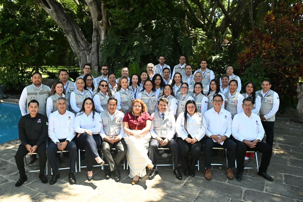 arturomedinap's tweet photo. Desde el Centro de Atención Integral #CAI en Morelos de la @CEAVmex y en representación de la secretaria de @SEGOB_mx, @rosaicela_, acompañamos a la comisionada @Yuriddhh en el primer día del VI Encuentro Nacional de los Centros de Atención Integral.

Este espacio refuerza las estrategias de atención a víctimas y la coordinación de las y los servidores públicos de la #CEAV.

En el @GobiernoMX, encabezado por la presidenta @Claudiashein, mantenemos el compromiso de colocar a las víctimas y sus familias en el centro de las decisiones para atenderles y acompañarles en la recuperación de sus proyectos de vida.