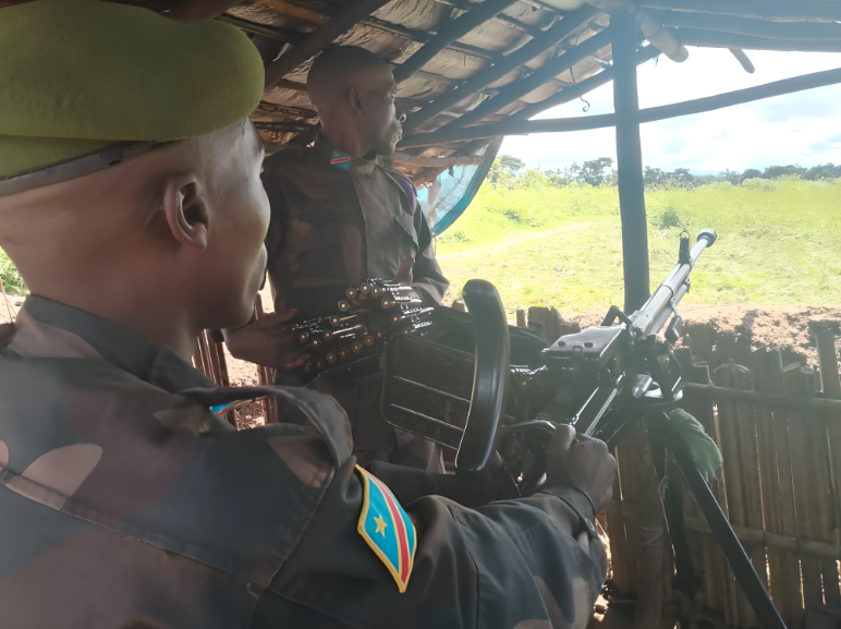 Newsupdateer's tweet photo. Rapports de affrontements entre #FARDC les #wazalendo et l'Armée rwandaise #RDF et les rebelles #M23 dans l'axe #Buhimba-Mahanga dans le territoire de Masisi, au Nord-Kivu. Les FARDC et Wazalendo ont lancé une offensive visant à déloger et à reprendre #Kabati des mains de #M23RDF https://t.co/pdvjLjiEYf
