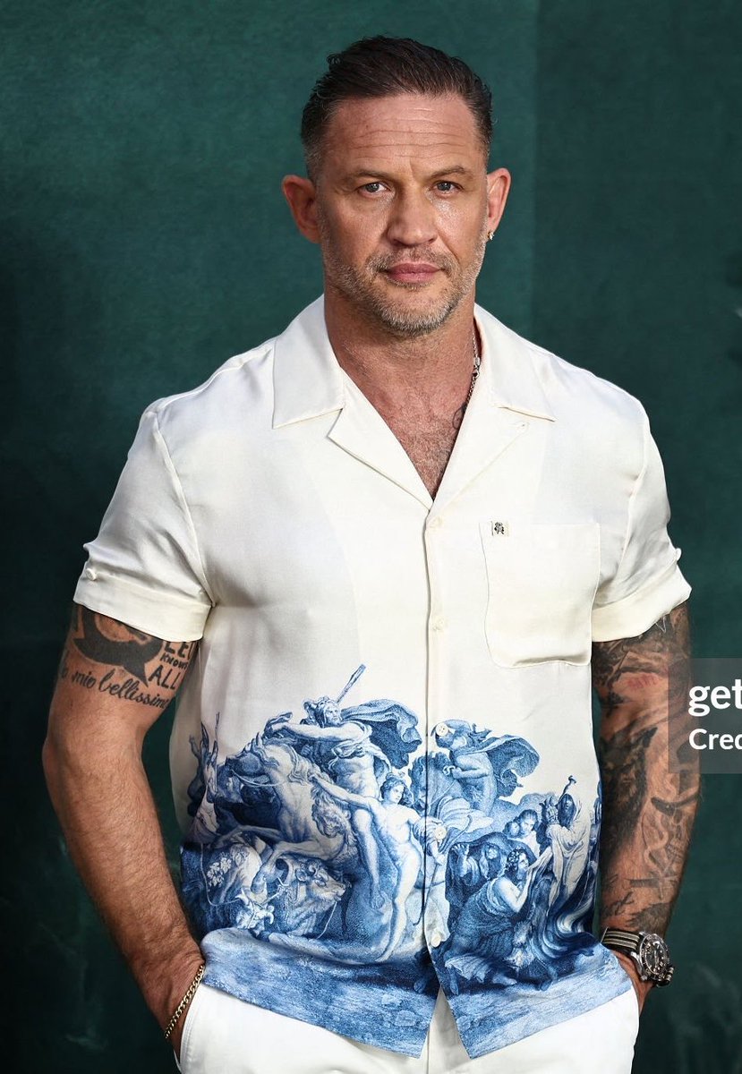 _Berrybea's tweet photo. This MEN is a pure PERFECTION 💖💖💖

Absolutely DIVINE 🔥

and that earring… 🥵🥵 
#tomhardy #mobland2 https://t.co/8TSEYdIjy9