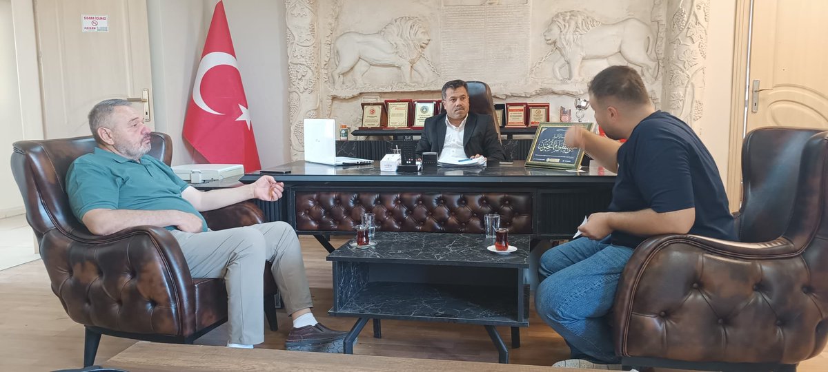 DITIYADGlobal's tweet photo. Rakka Ticaret odası başkanı Halid El Alo dernek merkezimizde genel başkanımız Sn. Mahmut Demir beyi ve yönetim kurulumuzu ziyaret ettiler..

Suriye'de yapılacak yatırımlar konuşuldu.
Ziyaretlerinden dolayı teşekkür ederiz.
#türkiye #suriye #şanlıurfa #rakka https://t.co/1nKueN5t2L