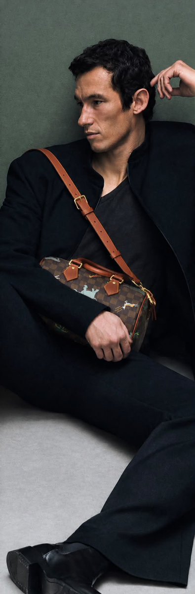 cosmortei's tweet photo. ㅤㅤㅤㅤㅤ
ㅤㅤㅤㅤ   what’s in my bag? 🌴 https://t.co/POYOTNZGCc