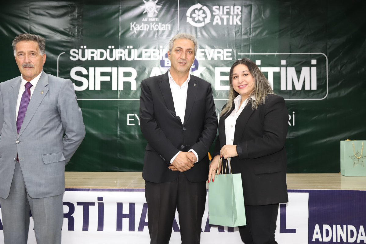 Akkadin_Hakkari's tweet photo. Geleceğimizi korumak, bugün attığımız bilinçli adımlarla mümkün. 🌱

Programımıza katkı sunan İl Kadın Kolları Başkanımız Sn. @GunesHyv ’ya, Çevre, Şehircilik ve İklim Birim Başkanımız Sn.@Aysecan3008 Çallı’ya ve kıymetli eğitimcilerimize teşekkür ederiz.

#SıfırAtık #AKKadınlar https://t.co/Y2FXdmcBTg