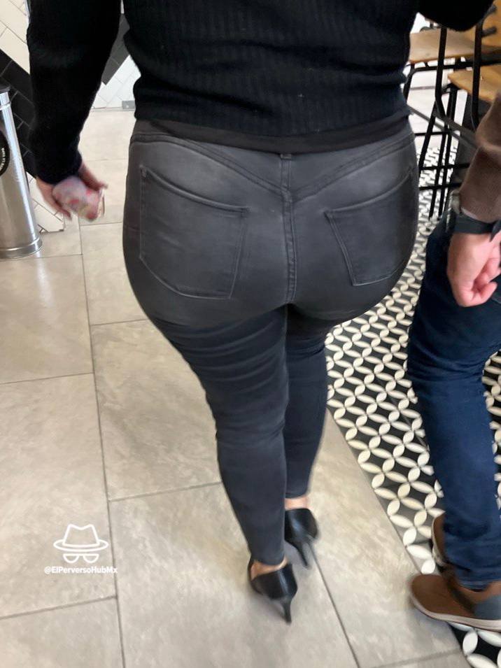 ElPerversoHubMx's tweet photo. Me mama ir a la oficina por que no falta la nalgona que se deje tomar fotos
Ver completo en: https://t.co/qGQjcnvb9e

#JuevesDeExhibición #culona #candidass #chudai #voyeur #cazandoputas #cazandoculos #nalgona #cdmx #oficina #puta #ramera #culosincreibles #creepshots https://t.co/YLnWYgu1Lx