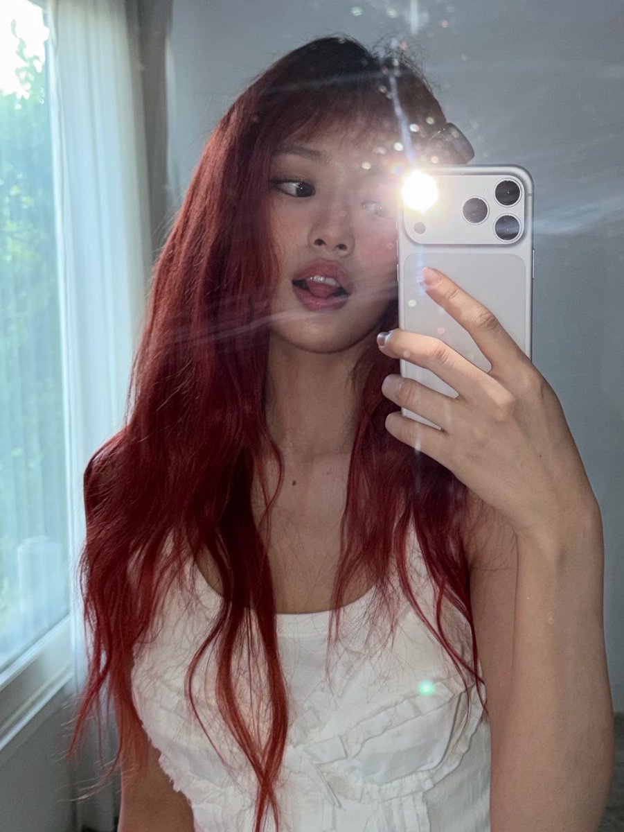 anyujinsbitch's tweet photo. these 2 lesbian mirror thirst traps sit at the same table https://t.co/ADkrT2Oqwk