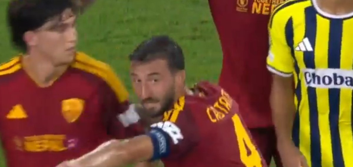 Los8deAmericA_'s tweet photo. @Bennedetto8U @Jvlianvss8Ab @Universe8u @ChampionsLeague @Fenerbahce @OfficialASRoma @sukrusaracogl9 @skrusaracoglu #Los8deAmericA ๐จ๐ซ 1-1 ๐ง๐น La Roma attacca con tutto ciรฒ che ha un #Fenerbahรงe difficile ๐จper Cristante ๐ง๐น e ๐จ per Yusuk ๐จ๐ซ Entra Hermoso๐ป Esce Soule ๐บEntra De Roon๐ป Esce Malรฉn ๐ #FenerbahรงeRoma #ForzaRoma โ minuto 90' #ometv #smno #FBvROM Forza Roma #UCL fai fuori Lukaku ๐จ๐ซ https://t.co/F41WucMa3Q