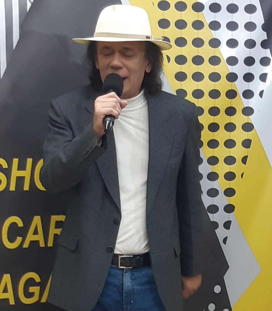 jadercantor's tweet photo. Gravação de terça... Ficou demais o programa 📷📷📷📷📷📷📷📷
#cantor #compositor #singer #songwriter #cantante #jader #musica #music #musico #musical #musically #artista #artist #arte #art #tv #tvshow #show #entretenimento #entertainment #cantar #cantando #song #singing #sing https://t.co/Ufhu1IhDOh