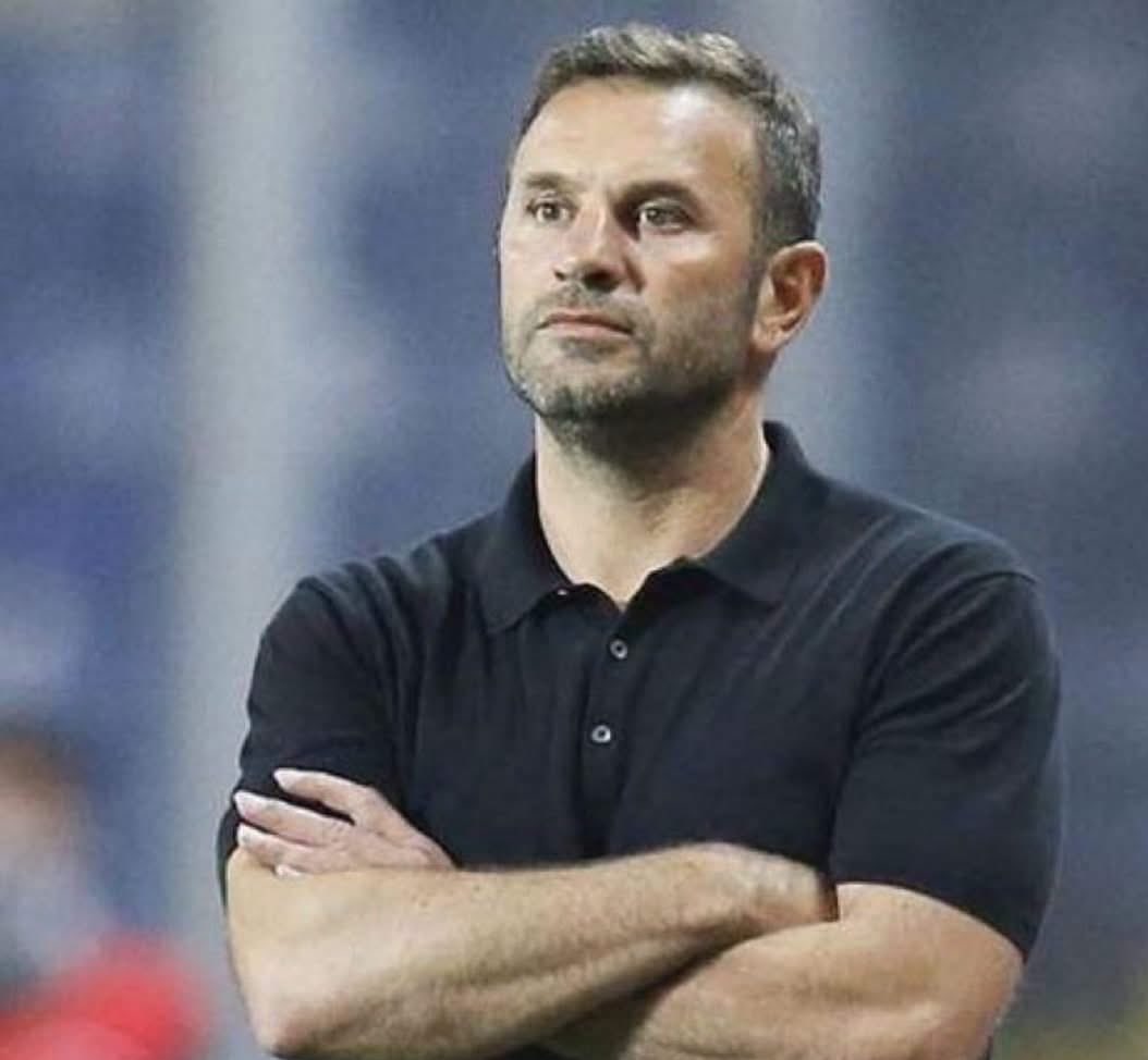 arataratt's tweet photo. Sol stoperin sakat, yedek Bitshiabu almışsın oynatmıyorsun..

Forvetin sakat, yedek Deniz Gül almışsın oynatmıyorsun..

Sol açık Leao almışsın oynatmıyorsun..

30 milyon Euro verip Ugochukwu almışsın oynatmıyorsun..

Hocam problem nedir? https://t.co/CxAicTsLx1