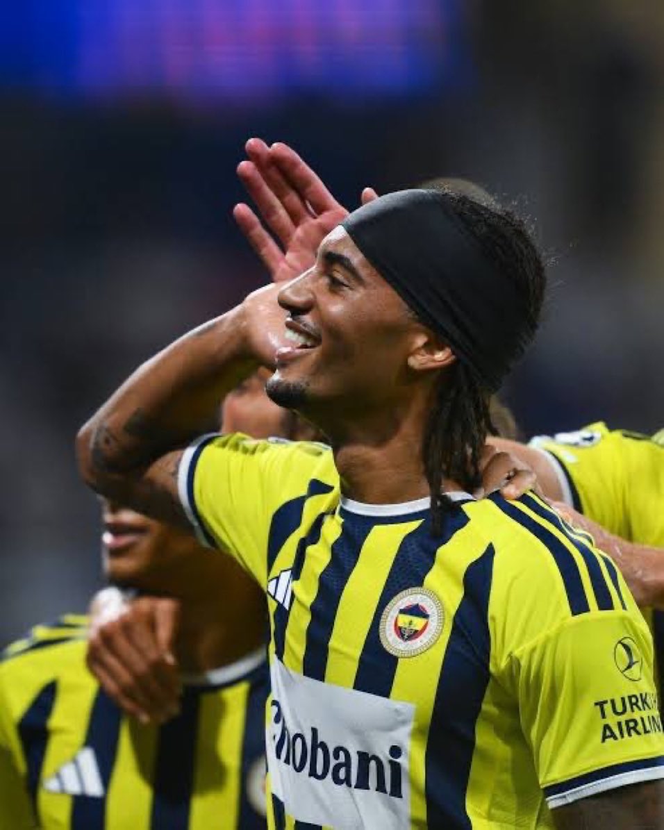 cneytncel4's tweet photo. @_BurakSezen 💙💛 https://t.co/PLZITPc5Kr