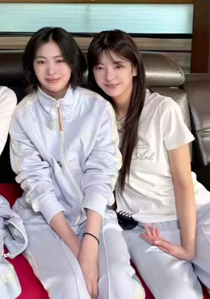 jynmndzz's tweet photo. Adoohhh jinlia gue askxbsbbdbsbsnrnbdns😖😫😭❤️🧡💛💚💙💜🤎🖤💖💓💞💕❣️ https://t.co/4LoSXndQFe