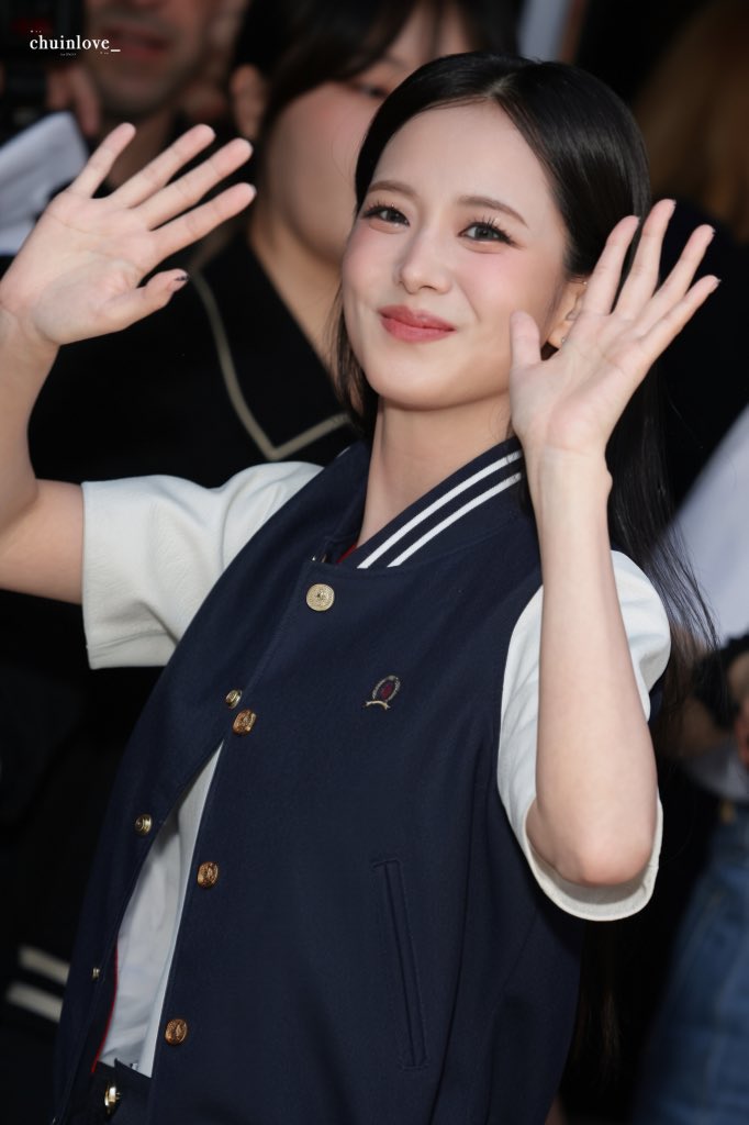 chuinlove__'s tweet photo. 260910 Tommy Hifiger♥️

#지수 #JISOO 
#JISOOxTommyHilfigerNYFW https://t.co/qIMSqbCTCq