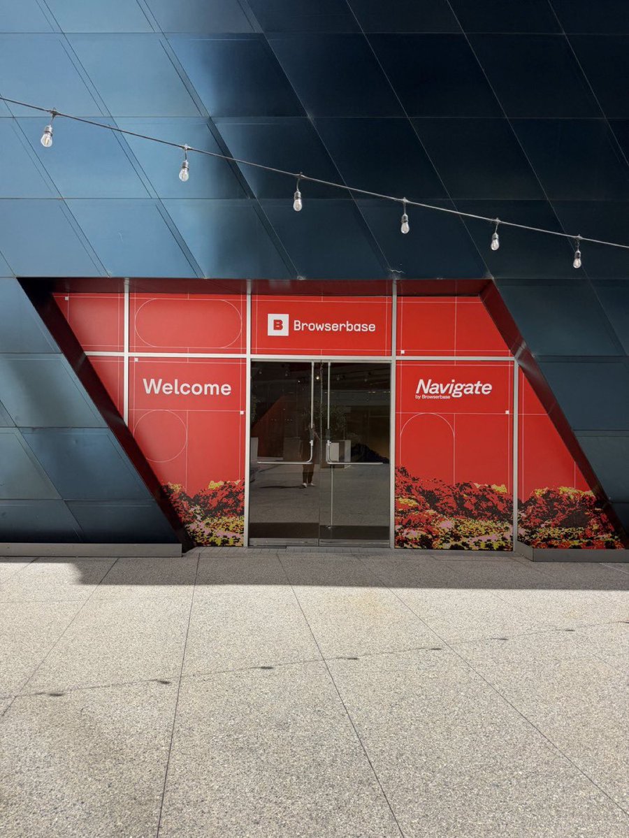 shreypandya's tweet photo. the best conference for shipping agents looks fly as hell https://t.co/1UBPTc9H6Q
