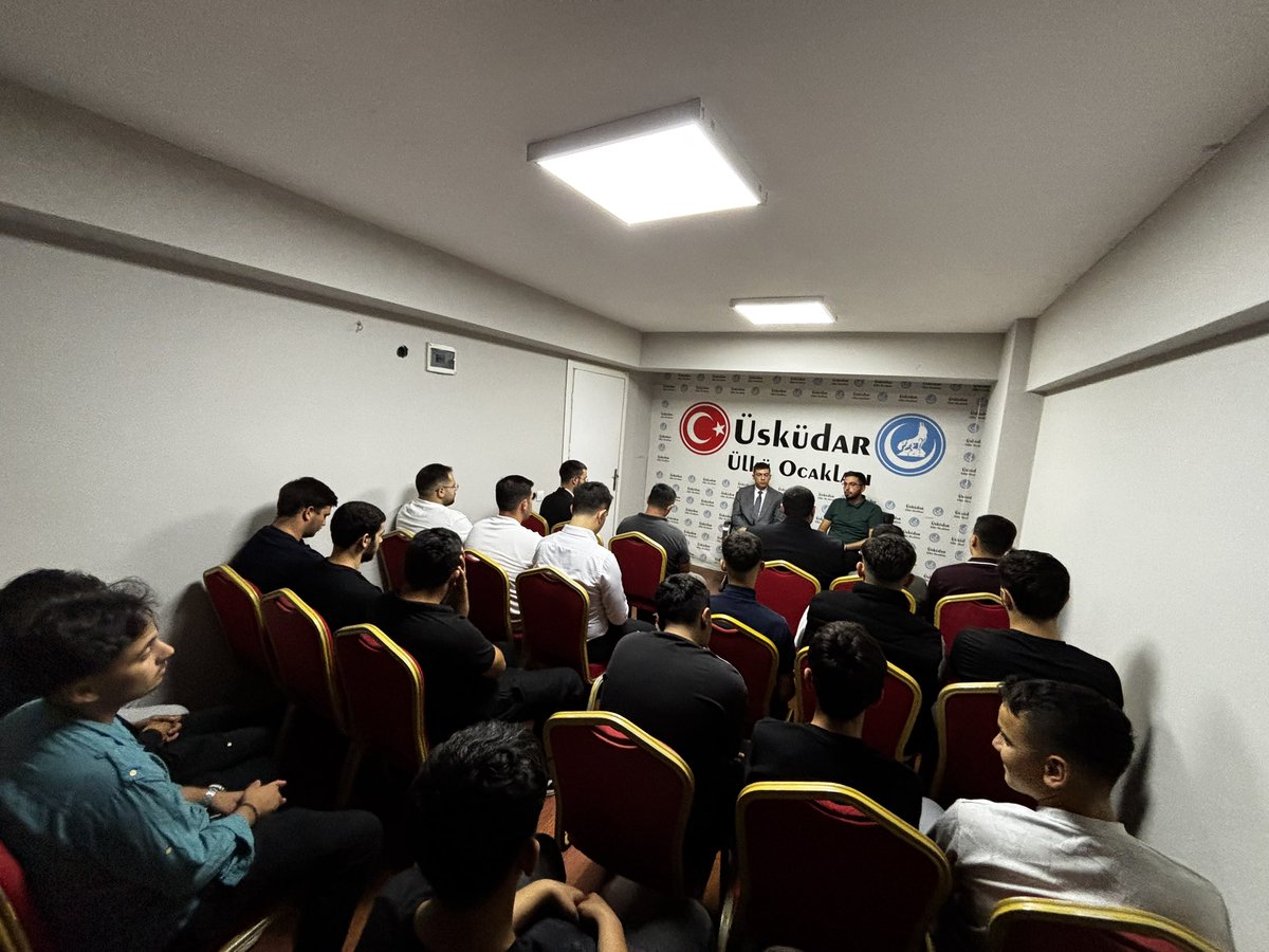 uskudarocak's tweet photo. Üsküdar Ülkü Ocakları olarak her hafta olduğu gibi başta Gazi Mustafa Kemal Atatürk ve Silah Arkadaşları, Başbuğumuz Alparslan Türkeş ve Ülkücü Şehitlerimizin ruhları için Kuran-ı Kerim Tilaveti gerçekleştirdik. https://t.co/3Xtr9KNbjs