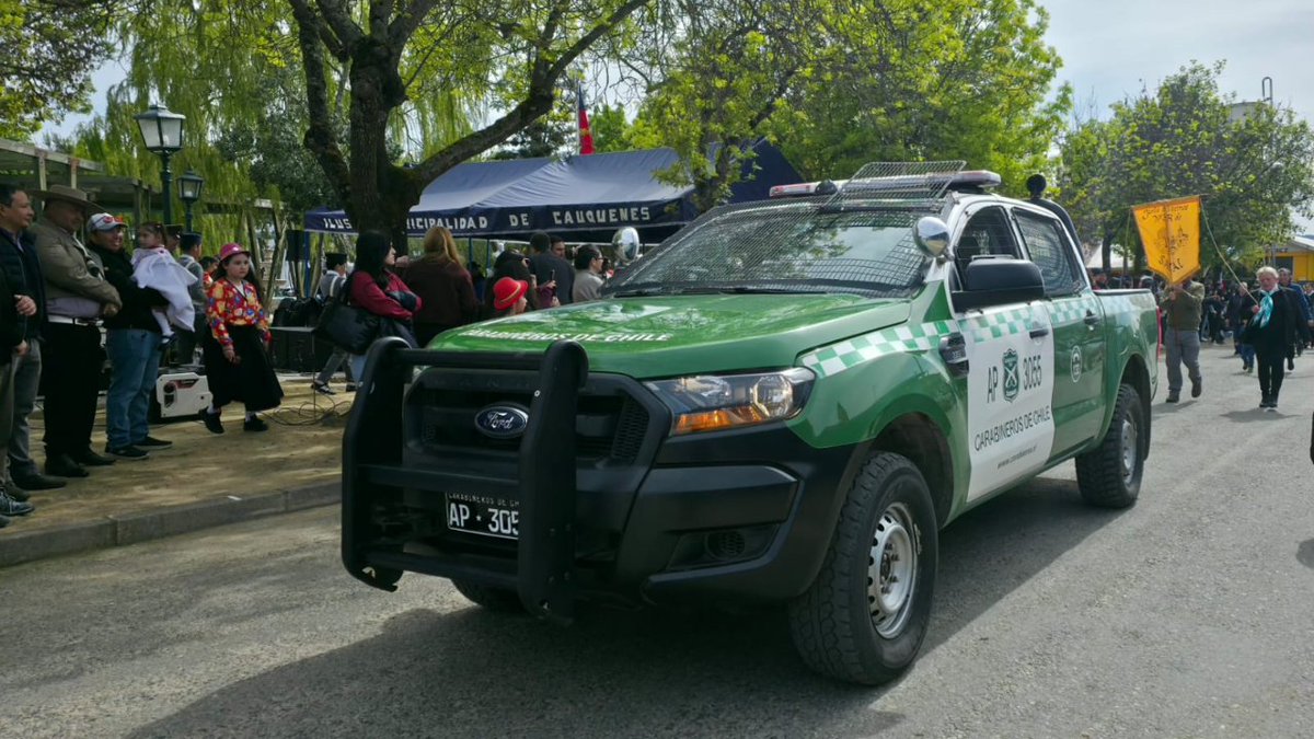 Carab_Maule's tweet photo. #CAUQUENES:En un ambiente patrio,con alegría y entusiasmo, Carabineros de #SAUZAL fueron parte indispensable en el Desfile realizado en la localidad.
En la ocasión, el Cabo 2° Esteban Pailalef Álvarez se destacó junto a su Brigada Escolar de la Escuela #OctavioPalmaPeréz👮🇨🇱👮. https://t.co/Pu8JGjm9g9
