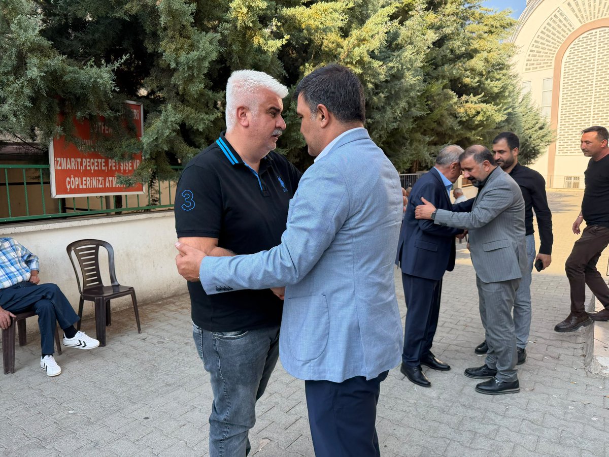 avmehmettiryaki's tweet photo. Şahinbey Belediye Meclis Üyemiz Sayın Müslüm Erdoğan’ın ve kıymetli arkadaşım  Kadir Erdoğan’ın  vefat eden kuzeni Mehmet Erdoğan’ın taziyesine; İl ve İlçe Başkan Yardımcılarımız ile Yönetim Kurulu Üyelerimizle birlikte katılarak, acılarını paylaştık.

Merhum Mehmet Erdoğan’a Allah’tan rahmet; başta Müslüm Erdoğan olmak üzere ailesine, yakınlarına ve sevenlerine sabırlar diliyorum.

Rabbim mekânını cennet eylesin.
@abuyukgumus 
@hakanaksu058 
@vahitatalan 
@iekarayel 
@abdulhamitgul 
@EyupOzkececi 
@AliSahin501 
@deryabakbak27 
@mesutbozatli 
@irfancelikaslan 
@BBozgeyik_27 
@2727mmg2727 
@FatmaSahin 
@mtahmazoglu 
@fmfedaioglu 
@AKGMTeskilat
#GönüldenGönüle