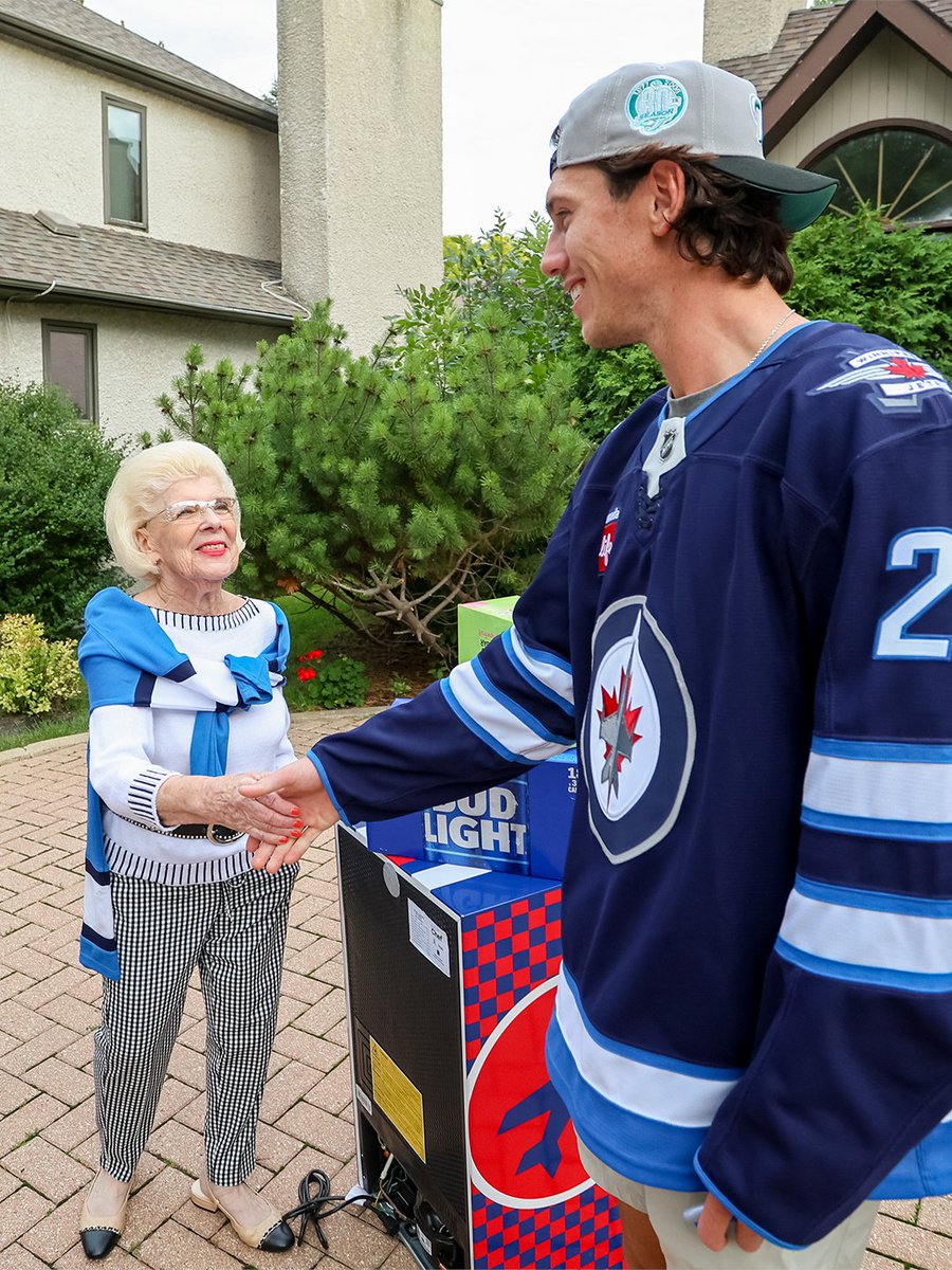 NHLJets's tweet photo. SPECIAL DELIVERY! 🍻

Some lucky Season Ticket Members received a unique fridge for their home, delivered by their favourite Jets!

You can enter contests like this, enjoy great benefits, and so much more when you become a Member today 🤩 
▶️ https://t.co/QwzXVtVgXh https://t.co/imvtlMzc2g