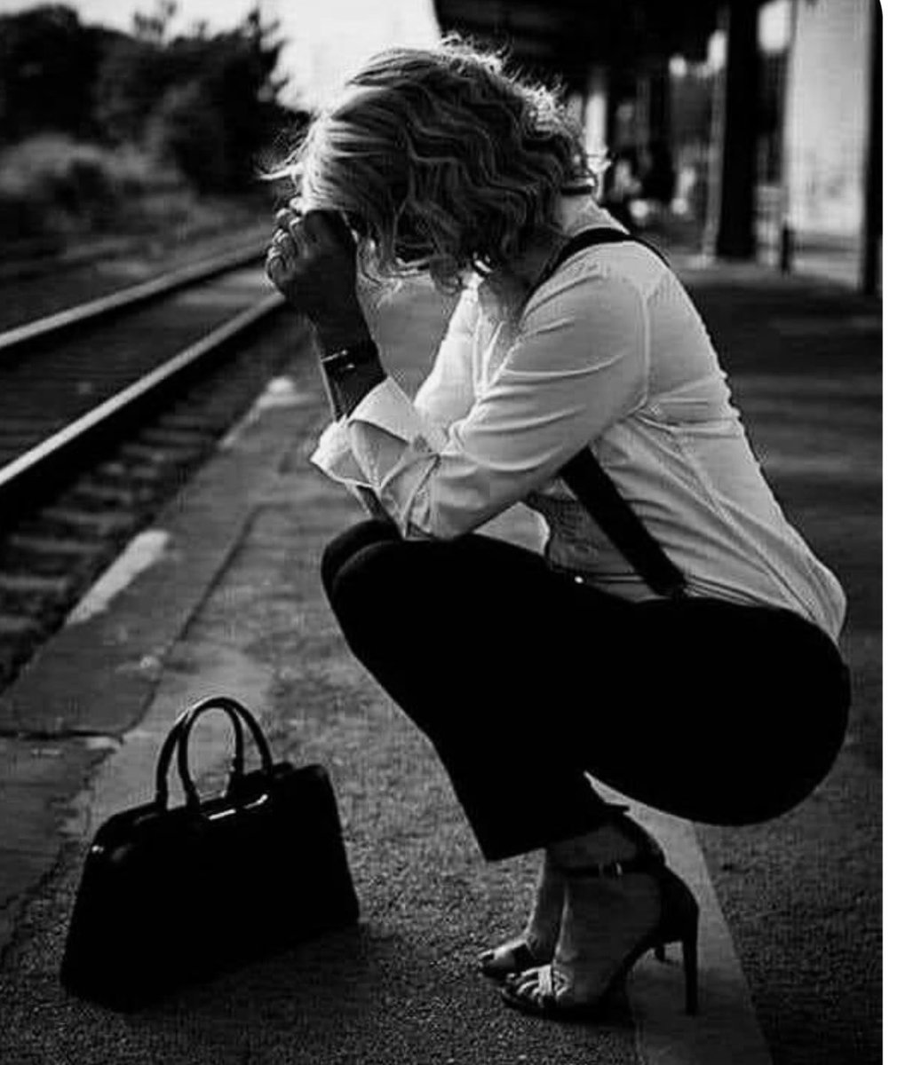 AdeelNonari's tweet photo. She knew he wasn’t coming. Her heart hadn’t learned it yet 🖤🖤 https://t.co/sQBQMuB7vJ