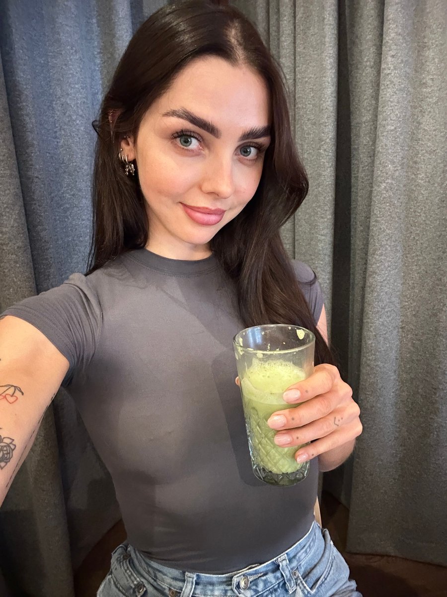 KimmyDutchyxx's tweet photo. do you like matcha?
#kimmydutchy #girl #nylon #pantyhose #creator #lifestyle #dutchgirl #femdom #followme #explorepage #sexy #pretty #community #netherlands https://t.co/zEyS2VfCNS