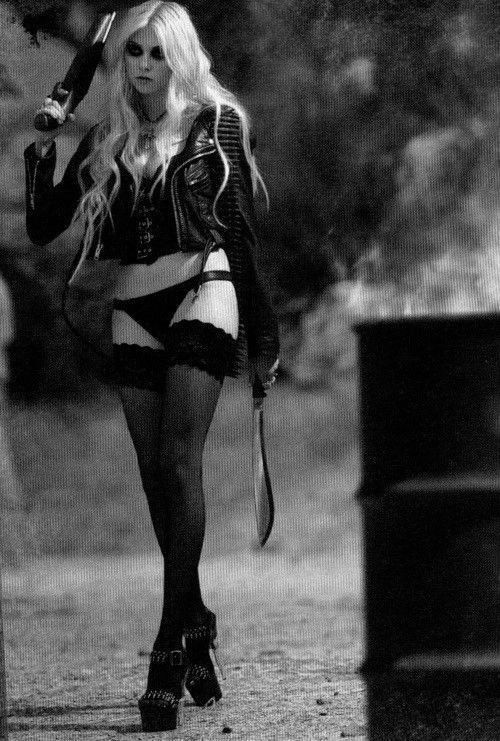 Sign_Me_xD's tweet photo. Taylor Momsen 2010 https://t.co/b1FK5zI7h4