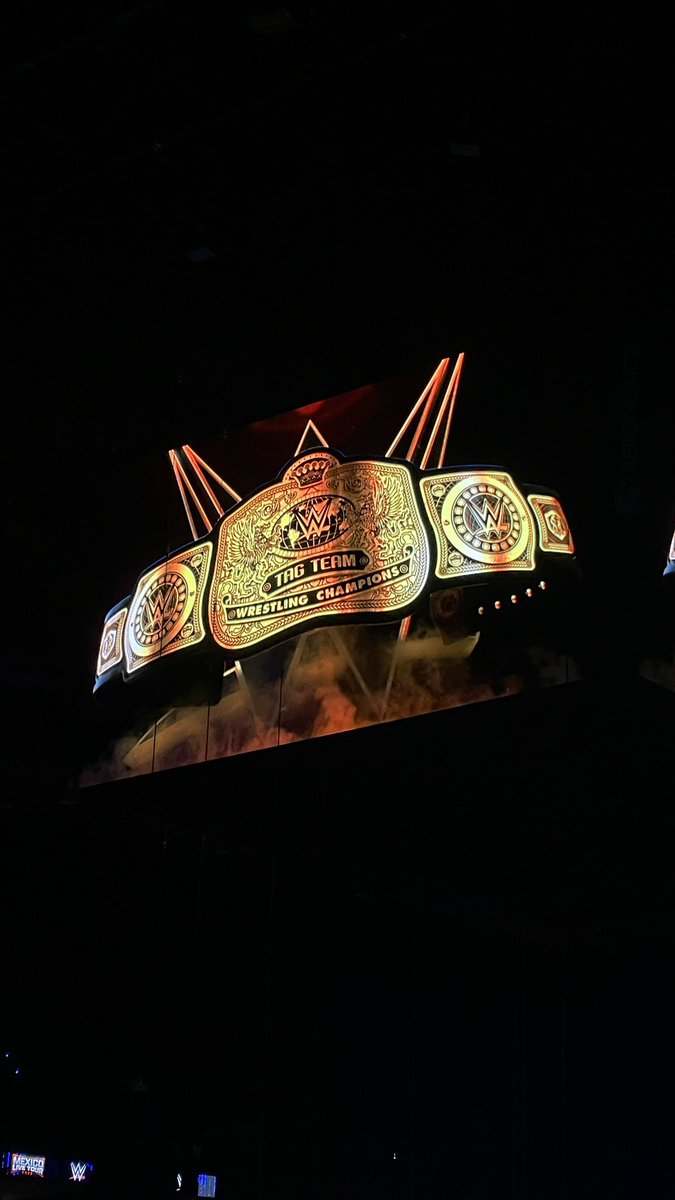 javavaldijk's tweet photo. Gran día para ser fan de las luchitas. Te amo @wweespanol #WweGuadalajara https://t.co/dDcBjpIp1j