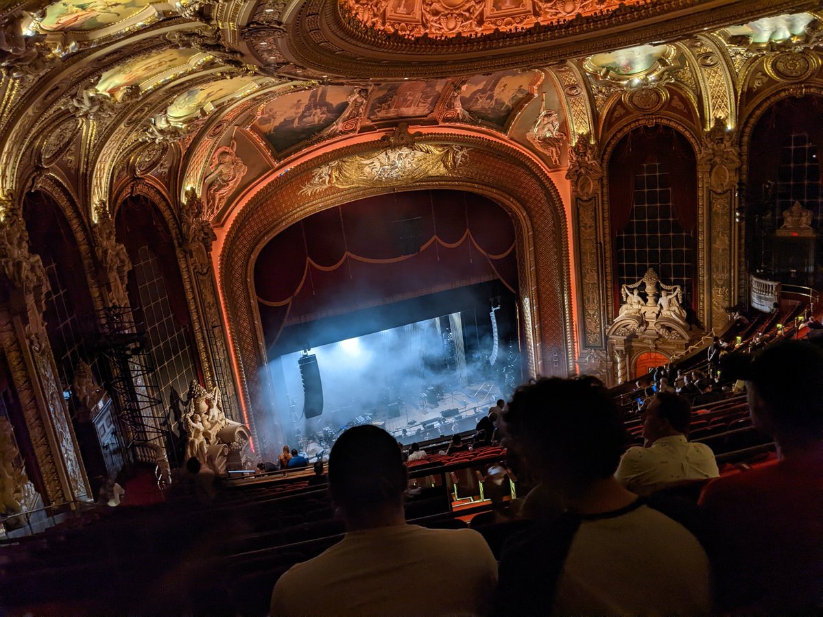 Tulip_NPC's tweet photo. Finally made it to this theater for a show! The view from the upper level is actually pretty good, and the atmosphere here is amazing https://t.co/AwKcKOM8jY