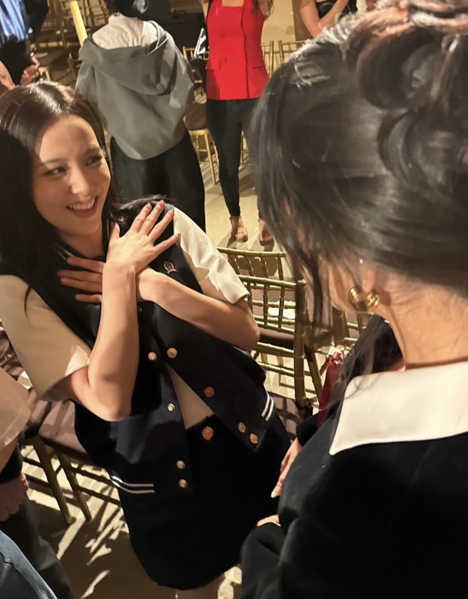 jisoomons's tweet photo. Kenia Os and Jisoo 
JISOO AT TOMMY SHOW  #JISOOxTommyHilfigerNYFW https://t.co/hvyFhTjbY2