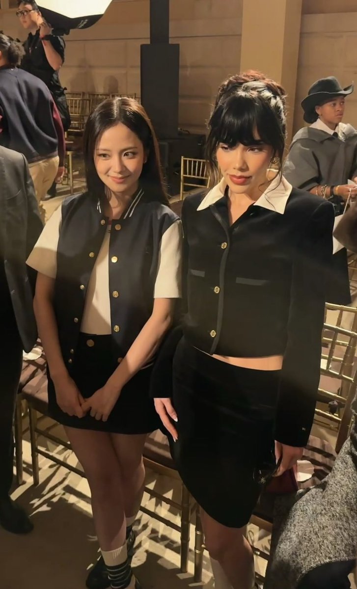 KeniaOsReport's tweet photo. Kenia Os junto a JISOO. https://t.co/Q9qoTPI2t5