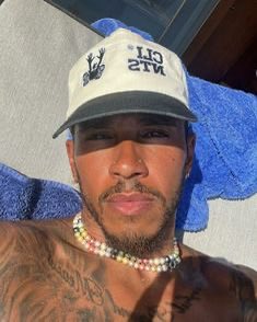 ONIKAKILLBILL's tweet photo. they are both serving face and body wtf. this sports fandom visual combo is unmatched!!!!!! https://t.co/8TY1IoMi0Q