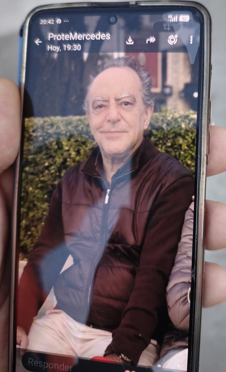 Ananytaaa's tweet photo. Se busca en A Coruña! Viste pantalón azul oscuro y polo azul claro. Estaba @PCivilCoruna por el paseo marítimo pidiendo colaboración ciudadana. Ojalá aparezca pronto, ahora a compartir! @EloyTP @bombeiroscoruna @superkarmen @SindoNovoa @copecoruna @RadioCoruna @Radio_Voz https://t.co/aIiFqGbJUB