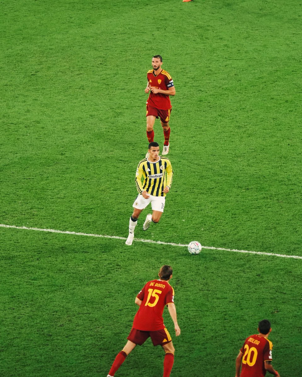 Fenerbahce's tweet photo. 📸 Maçtan fotoğraflar.  

#FBvROM https://t.co/ltsfHIIRq7