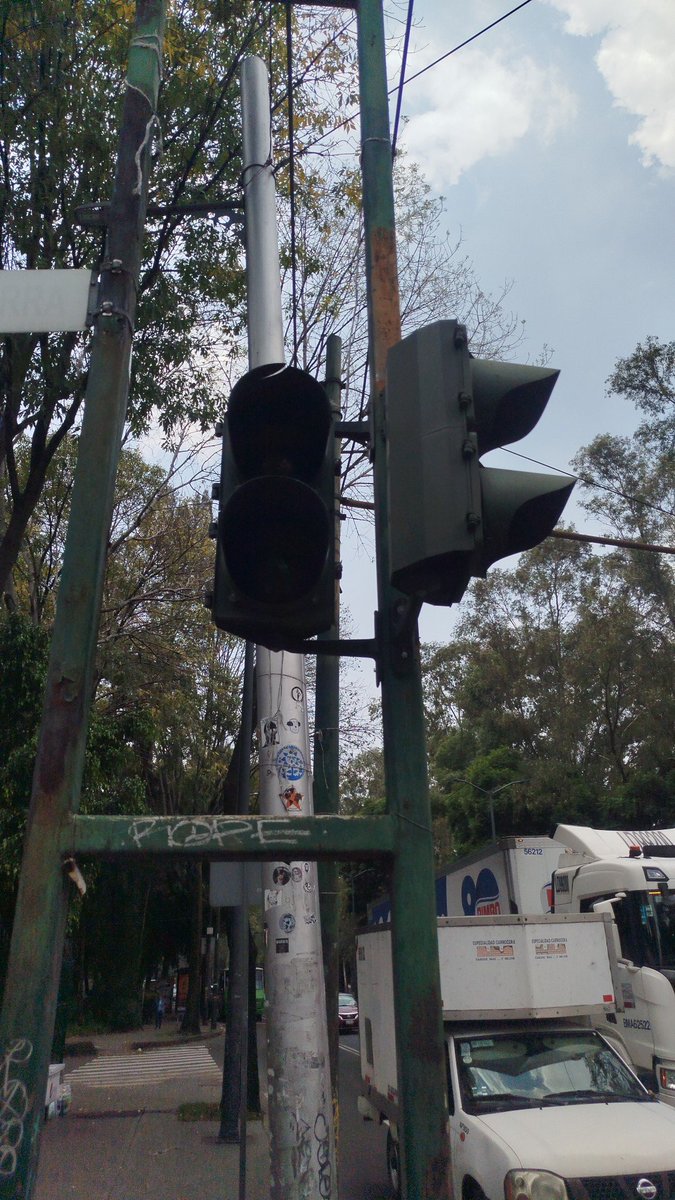 javdown36's tweet photo. @OVIALCDMX @UCS_GCDMX @SSC_CDMX URGE ES PASO DE CIUDADANIA EN LA ZONA APOYO DE FAVOR https://t.co/hhz3BRGsfu
