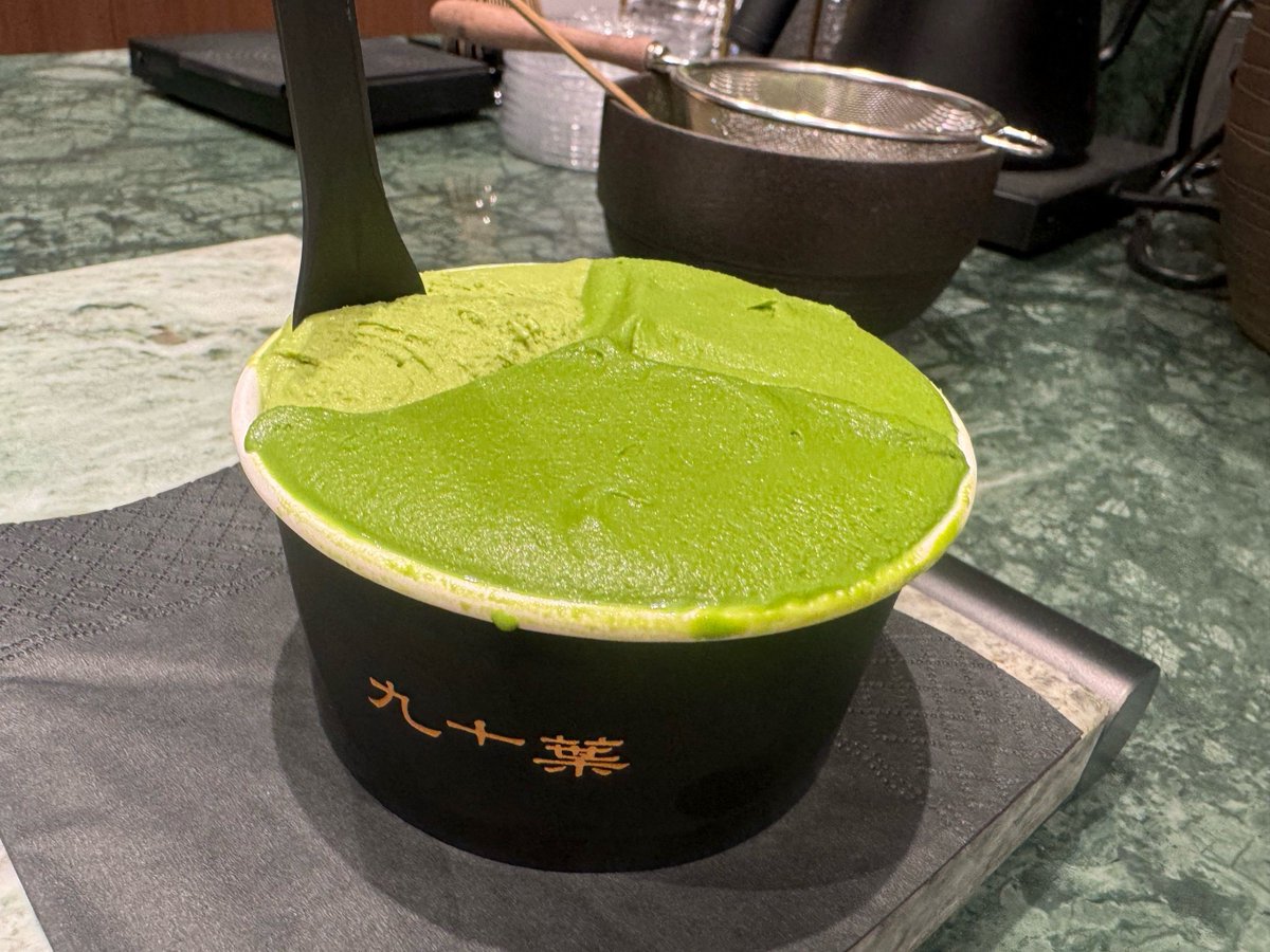 ameln818440's tweet photo. Just grabbed a pack of the crunchiest matcha rice cakes from the new snack shop! Sharing with you all—would you try this refreshing, not-too-sweet treat https://t.co/TolUpGAJZh